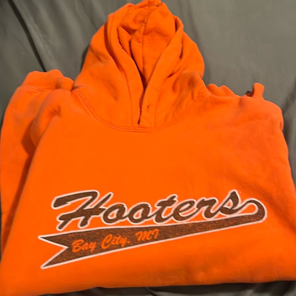 Hooters made by Gildan Ultra Cotton Woman’s Large.